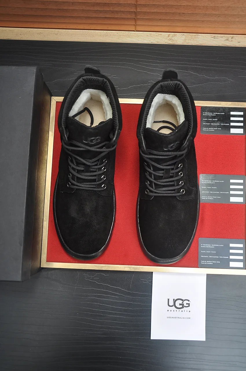 Men's shoes 💰580💶【UGG】(full genuine wool lining) Please pay attention to the original quality and compare the thickness of the wool 🏮🏮Hot style Martin boots from Australia's warm luxury brand men's shoes, official website synchronization, Beckham men's style..., made of imported top-layer waxed cowhide, waxed toe, Australian real wool velvet lining Carefully sewn...Imported rubber Martin boots outsole (comfortable, soft and wear-resistant). I really like the quality...Exquisite workmanship, you can't put it down once you see it. Code number 39-44